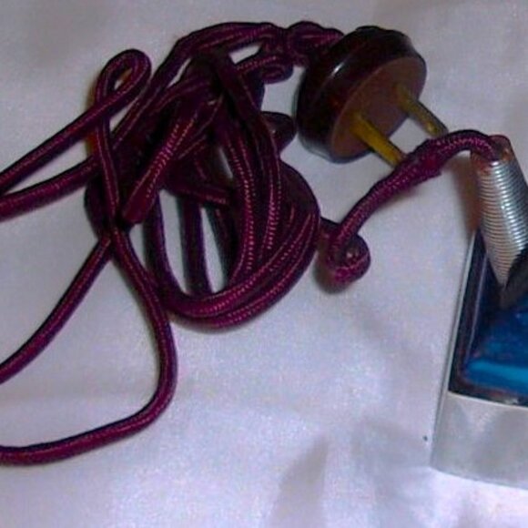 Vintage ca. 1950's World's Smallest Electric Travel Iron - England - Picture 1 of 4